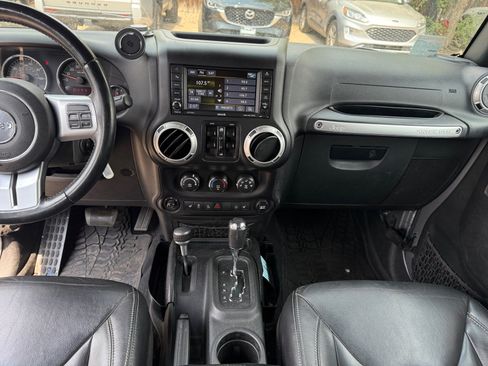 Used 2016 Jeep Wrangler Unlimited Rubicon AWD/4WD image 19