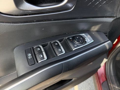 Certified 2025 Kia Sorento EX w/ Panoramic Sunroof Package FWD image 13