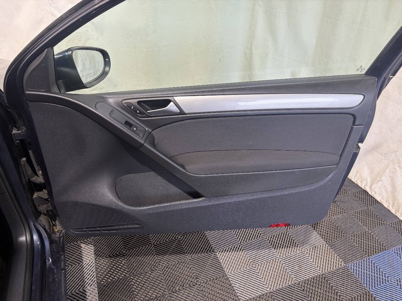 Used 2013 Volkswagen Golf 2-Door FWD image 9