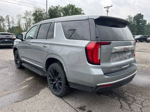 Used 2024 GMC Yukon SLT w/ SLT Luxury Package AWD/4WD image 8