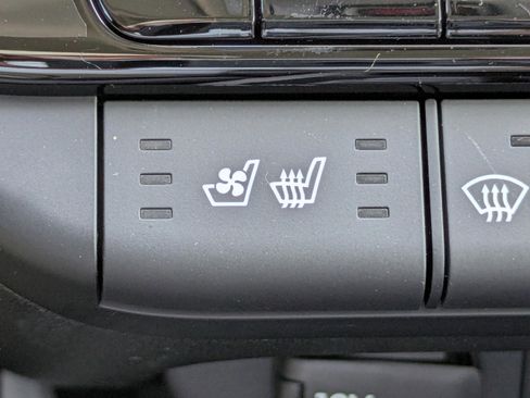 Used 2025 Hyundai Elantra Limited FWD image 19