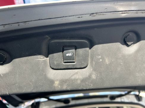 Used 2020 Nissan Pathfinder SL image 27