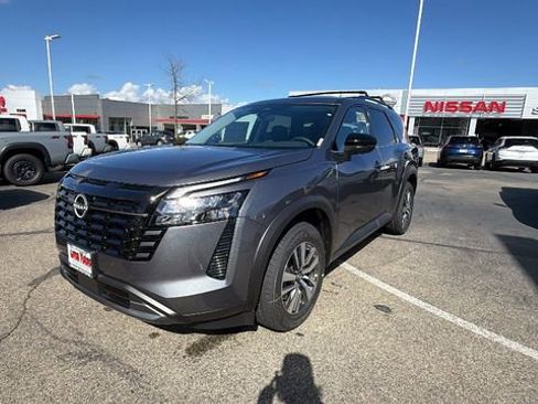 New 2026 Nissan Pathfinder SL image 1