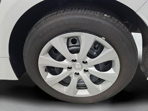 Used 2025 Toyota Corolla LE image 22