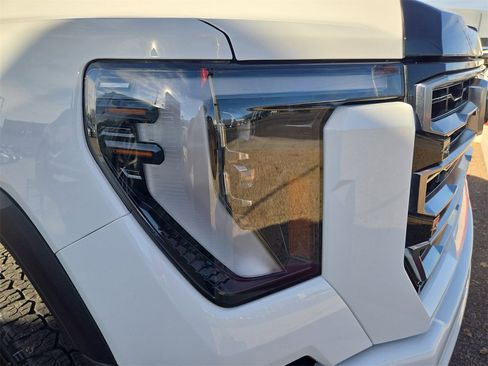 Used 2025 GMC Sierra 2500 AT4 w/ AT4 Premium Plus Package image 18