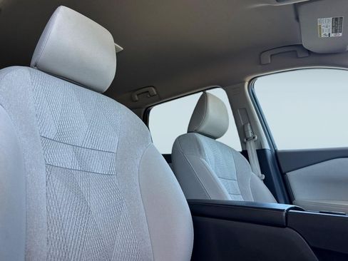 Used 2025 Nissan Rogue SV AWD/4WD image 30
