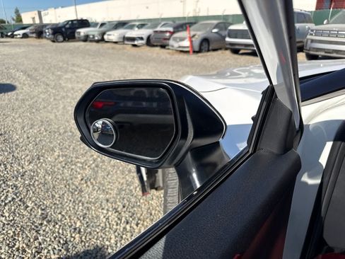 Used 2019 Toyota Camry SE w/ Carpet Mat Package FWD image 19