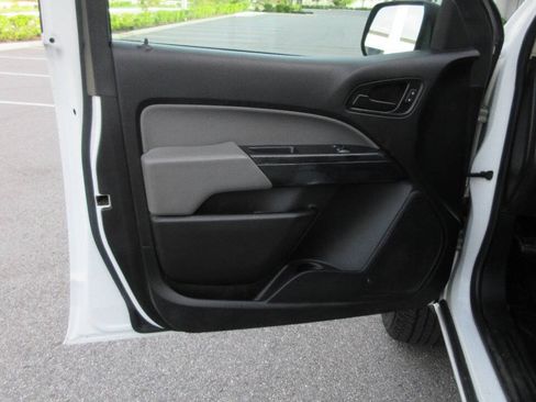 Used 2018 Chevrolet Colorado W/T w/ WT Convenience Package RWD image 12
