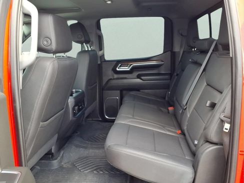 Used 2023 Chevrolet Silverado 1500 LT Trail Boss w/ LT Trail Boss Premium Package AWD/4WD image 18