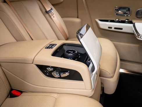 Used 2019 Rolls-Royce Phantom Sedan image 5