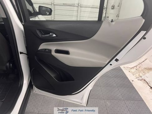Used 2018 Chevrolet Equinox LS FWD image 32