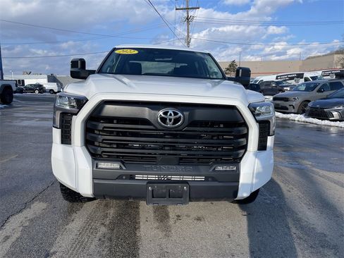 Used 2022 Toyota Tundra SR5 w/ SR5 Convenience Package image 5
