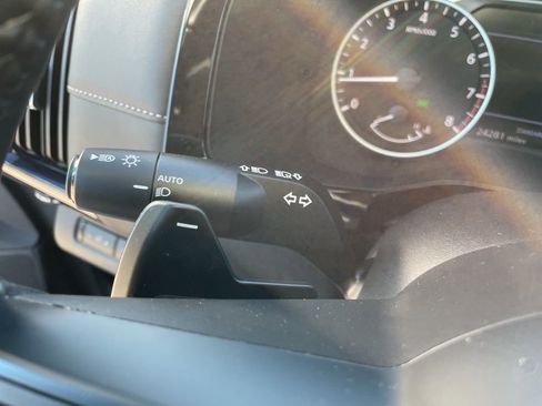 Used 2025 Nissan Pathfinder SV image 15