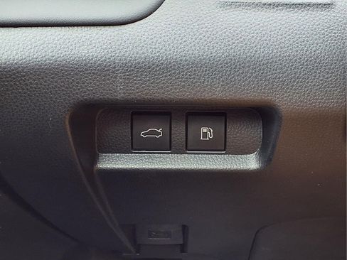 Used 2024 Toyota Crown Limited image 16