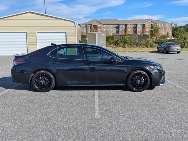 Used 2022 Toyota Camry XSE FWD image 4