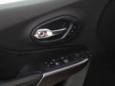 Used 2020 Jeep Cherokee Limited image 22