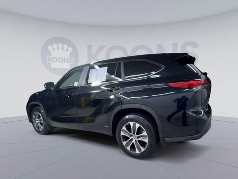 Used 2023 Toyota Highlander XLE AWD/4WD image 8
