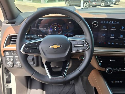 Used 2025 Chevrolet Tahoe High Country AWD/4WD image 19