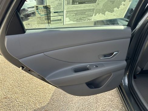 New 2025 Hyundai Elantra SEL image 12