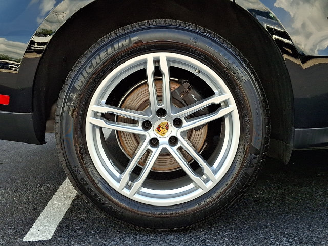 Certified 2026 Porsche Macan AWD/4WD image 13