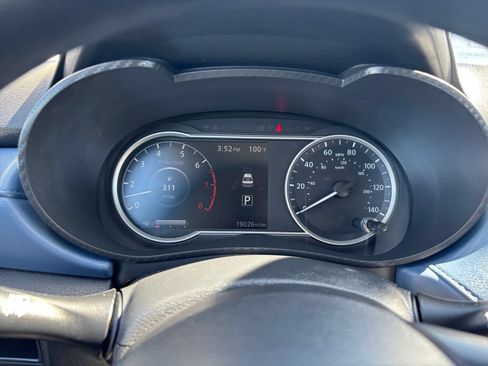 Used 2025 Nissan Versa SV FWD image 33