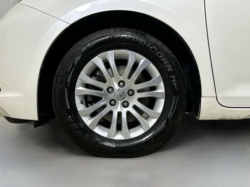 Used 2017 Toyota Sienna XLE w/ XLE Navigation Package FWD image 38