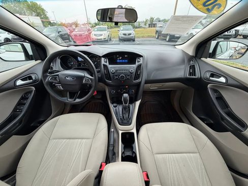 Used 2018 Ford Focus SE FWD image 12