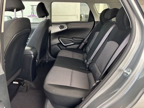 Used 2025 Kia Soul LX w/ LX Technology Package FWD image 25