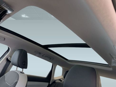 New 2026 Volkswagen Taos SE image 16