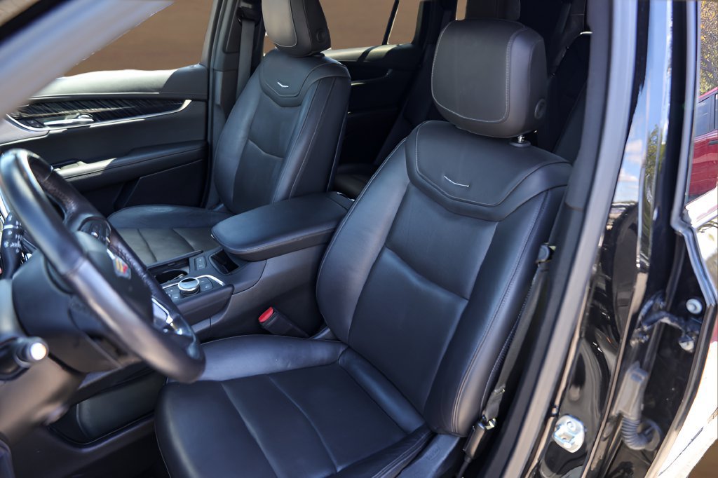 Used 2025 Cadillac XT6 Premium Luxury FWD image 7