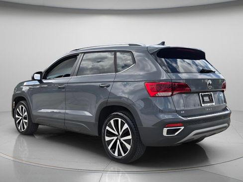 Certified 2024 Volkswagen Taos SE FWD image 4
