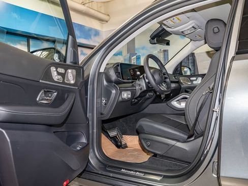 Used 2026 Mercedes-Benz GLS 450 4MATIC image 13