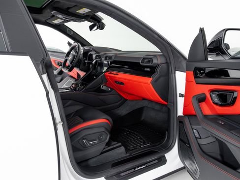 Used 2024 Lamborghini Urus S image 29