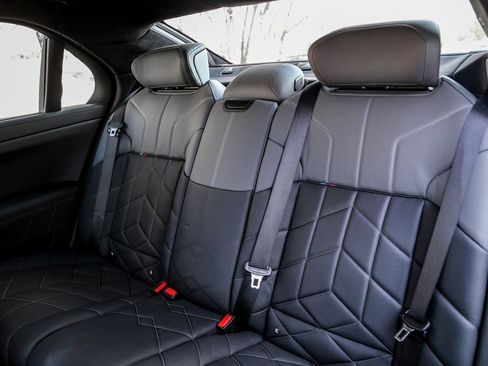 Used 2025 BMW 760i xDrive w/ Executive Package image 26