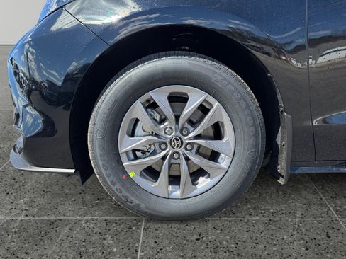 New 2026 Toyota Sienna XLE AWD/4WD image 10