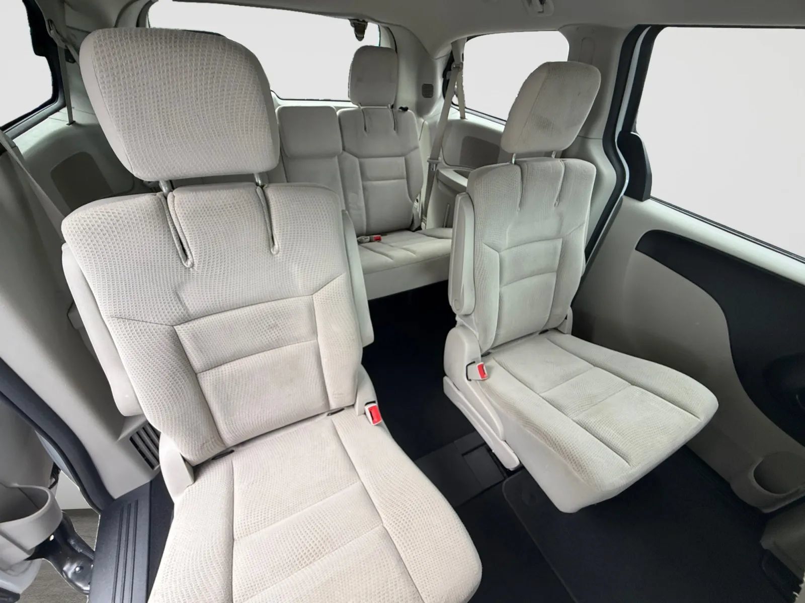 Used 2018 Dodge Grand Caravan SE w/ UConnect Hands-Free Group FWD image 19