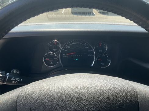 Used 2022 Chevrolet Express 2500 w/ Driver Convenience Package image 16