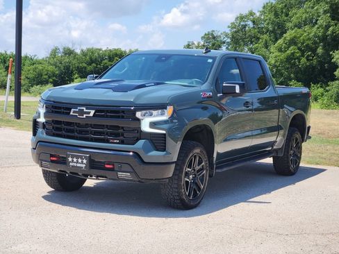 Used 2025 Chevrolet Silverado 1500 LT Trail Boss w/ LT Trail Boss Premium Package AWD/4WD image 3