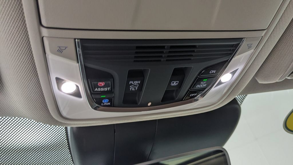 Used 2020 Acura RDX w/ Advance Package AWD/4WD image 35