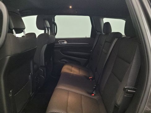 Used 2019 Jeep Grand Cherokee Laredo AWD/4WD image 18