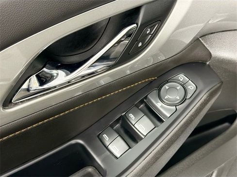 Used 2020 Chevrolet Traverse LT image 17