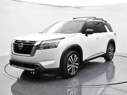 New 2025 Nissan Pathfinder Platinum w/ Cargo Package