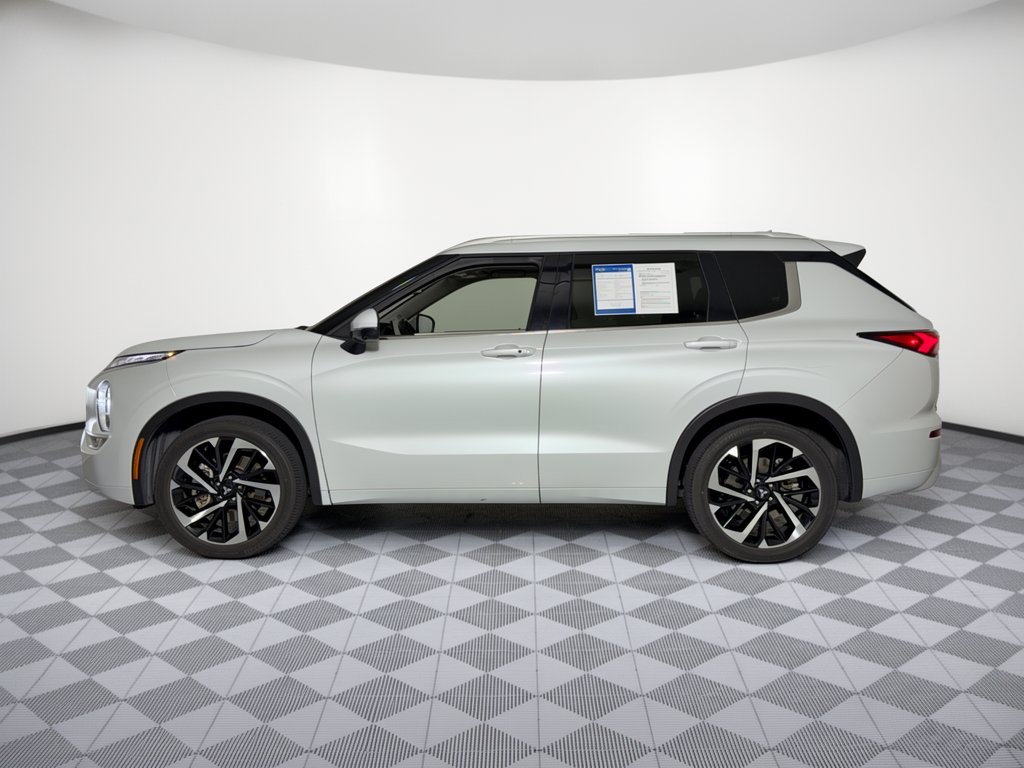 Used 2024 Mitsubishi Outlander SEL FWD image 2
