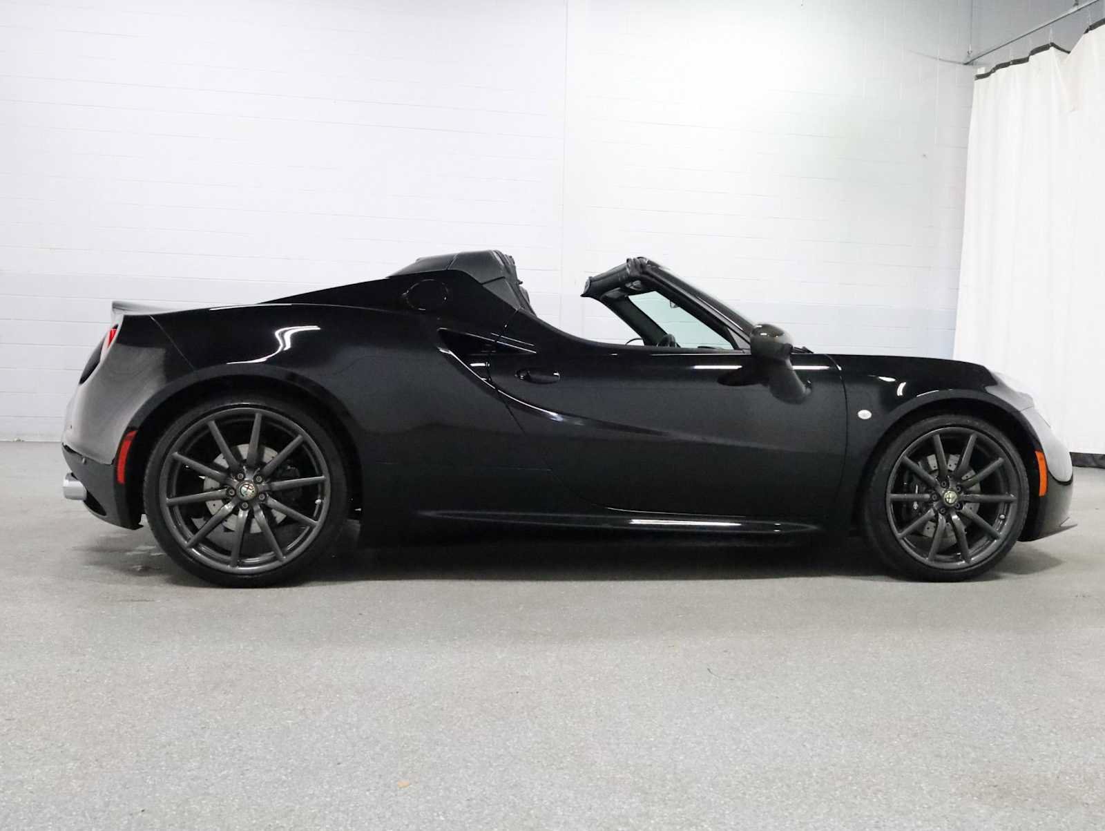 Used 2016 Alfa Romeo 4C Spider RWD image 10