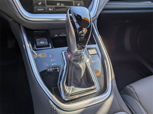 Certified 2025 Subaru Outback Onyx Edition XT image 17