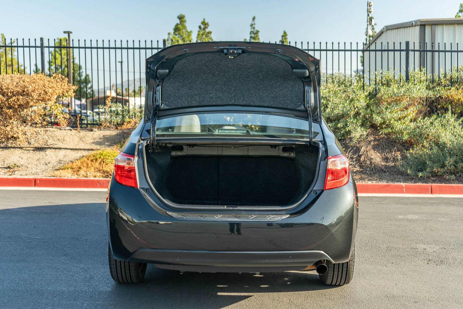 Used 2019 Toyota Corolla LE w/ Carpet Mat Package (TMS) FWD image 22