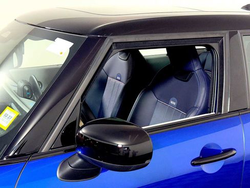 Certified 2025 MINI Cooper S FWD image 29