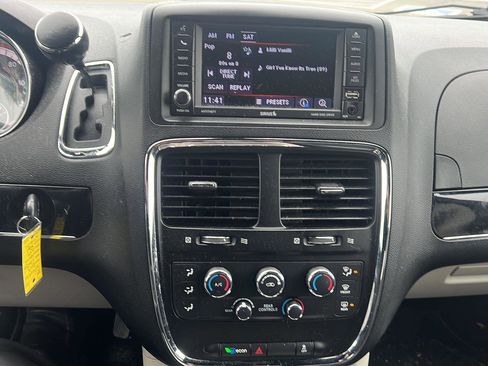 Used 2019 Dodge Grand Caravan SXT image 20