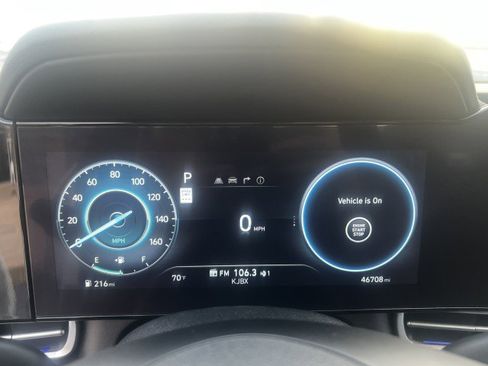 Used 2024 Hyundai Elantra Limited image 13