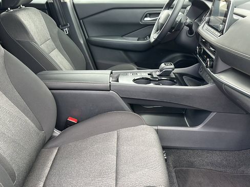 Certified 2025 Nissan Rogue SV image 23